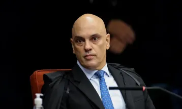 Moraes dá 15 dias para PGR se manifestar após Flávio Bolsonaro faltar a depoimento na PF