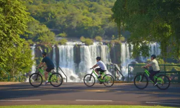 Mais de 5,8 milhões de turistas visitaram Foz do Iguaçu em 2025