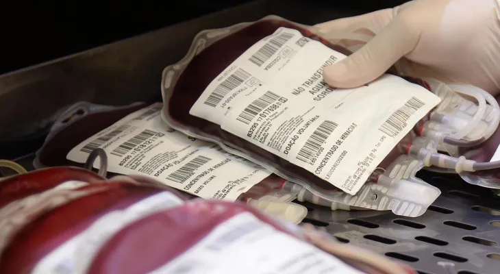 Projeto quer garantir duas folgas por ano para trabalhador doar sangue; entenda