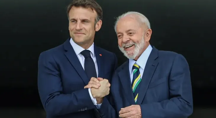 Macron celebra queda do regime de Maduro após colapso do governo chavista