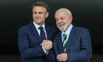 Macron celebra queda do regime de Maduro após colapso do governo chavista