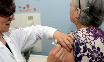 Paraná mantém vacinação contra gripe por tempo indeterminado para ampliar cobertura dos grupos prioritários