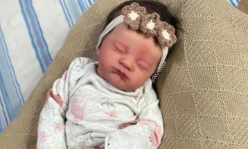 Homem é preso após agredir bebê de 4 meses achando que era um bebê reborn