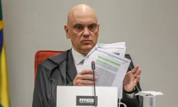 Alexandre de Moraes proíbe visitas a Bolsonaro por 30 dias e amplia restrições