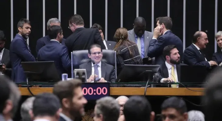 PT e PSOL acionam Conselho de Ética e pedem quebra de sigilo de Flávio Bolsonaro