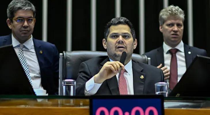 Governo cobra instalação de comissão para analisar “taxa das blusinhas”
