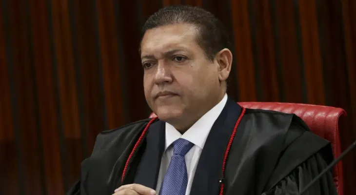 Nunes Marques assume TSE e convida Bolsonaro e Collor para cerimônia de posse
