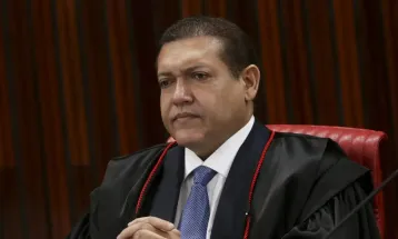 Nunes Marques assume TSE e convida Bolsonaro e Collor para cerimônia de posse
