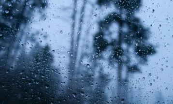 Frente fria traz chuva ao Paraná e temperatura cai no feriado