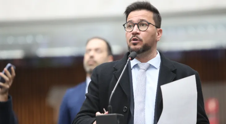 Oposição aciona Justiça e cobra esclarecimentos sobre áudios que reforçam suspeitas de caixa dois na Sanepar