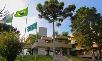TRE-PR leva projeto contra fake news e desinformação a estudantes de Curitiba