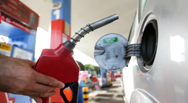 Gasolina fica mais barata no Paraná; veja os novos preços nas principais cidades