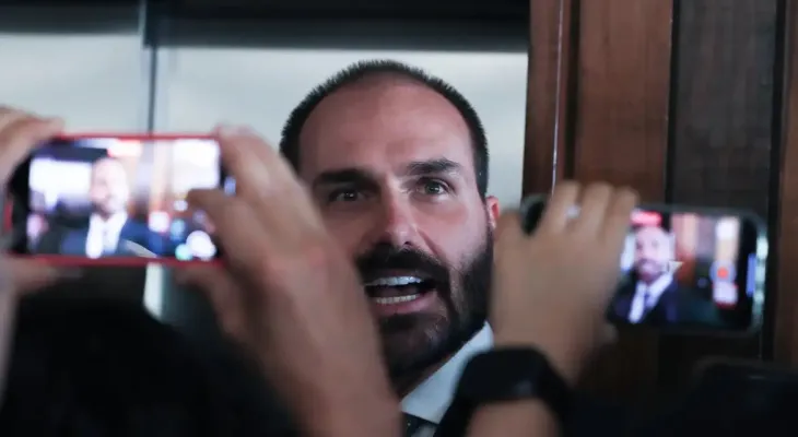 Eduardo Bolsonaro vai aos EUA pedir novas sanções contra ministros do STF