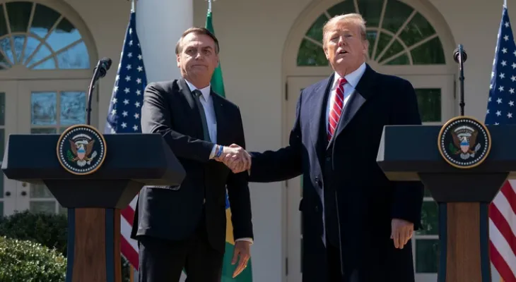 Oposição emplaca #ParabénsLula após tarifa de Trump contra Brasil
