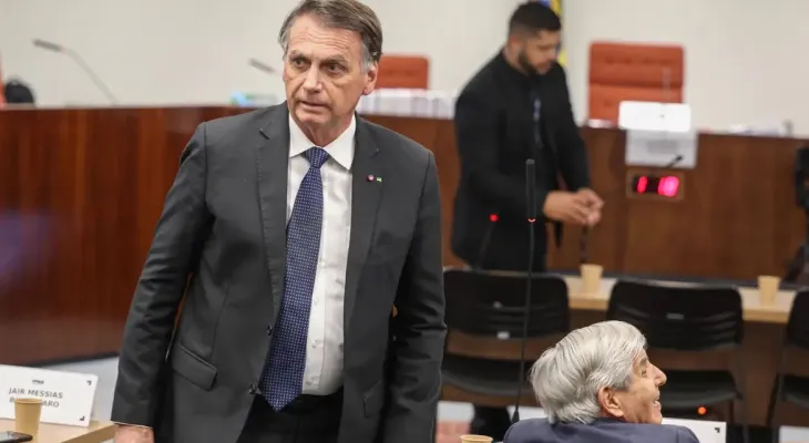 Bolsonaro presta depoimento à Polícia Civil sobre arma apreendida com segurança no DF