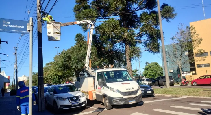 Copel inicia novo mutirão para retirar fios irregulares e já removeu 3 toneladas de cabos em Cascavel