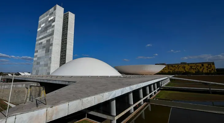 Última semana antes do recesso tem pautas importantes no legislativo e no judiciário