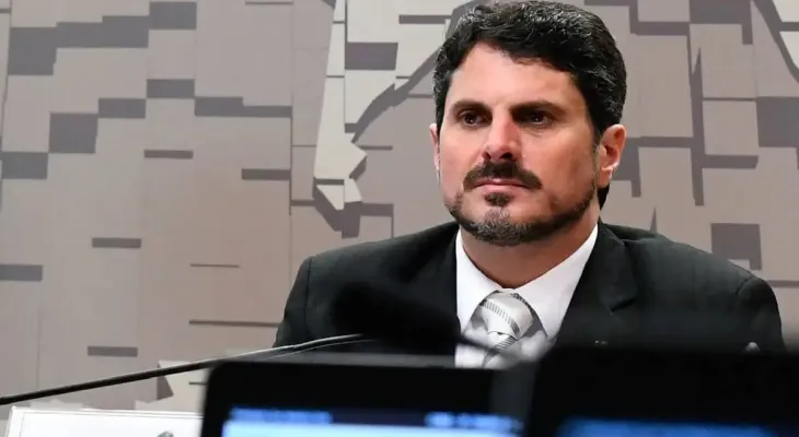 Moraes suspende uso de tornozeleira pelo senador Marcos do Val