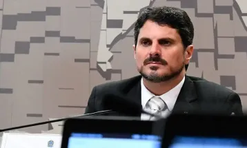 Moraes suspende uso de tornozeleira pelo senador Marcos do Val