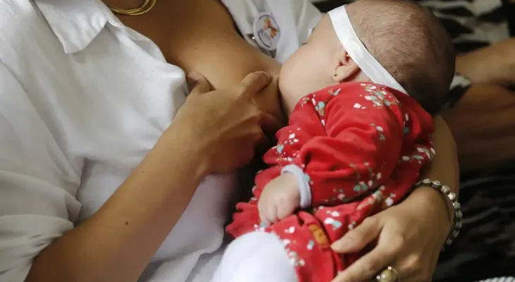 Amamentação reduz risco de doença cardíaca na mãe