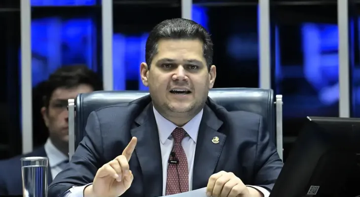 Alcolumbre anuncia esforço concentrado presencial na semana de 31 de agosto