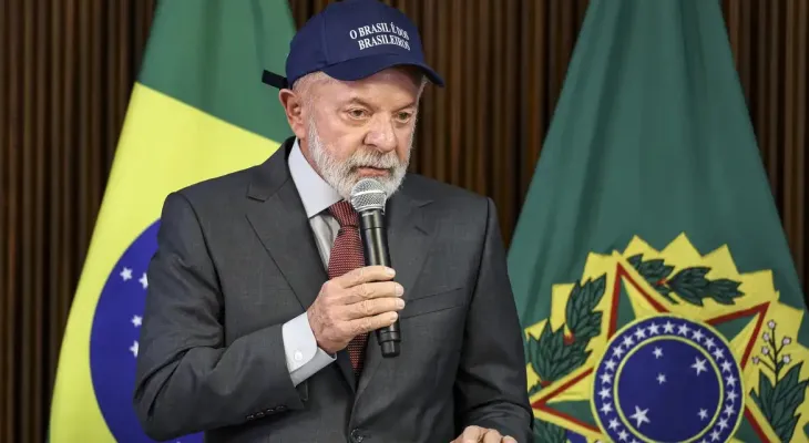 Lula critica Bolsonaro e ironiza Zema durante evento do governo em Minas