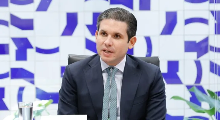 Motta alega questão de segurança para expulsar jornalistas de plenário