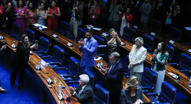 Senado aprova projeto contra adultização de crianças na internet