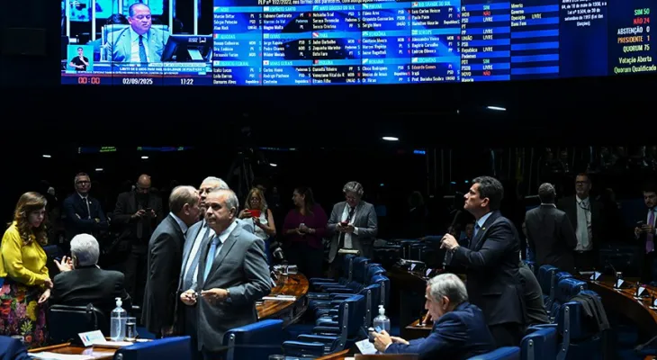 Maioria da bancada paranaense vota a favor da urgência de projeto que anistia envolvidos em tentativa de golpe