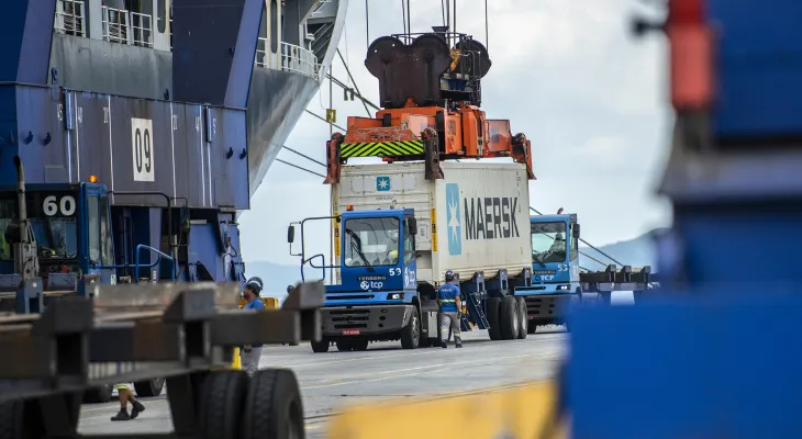 Portos movimentam em julho o maior volume de cargas da história