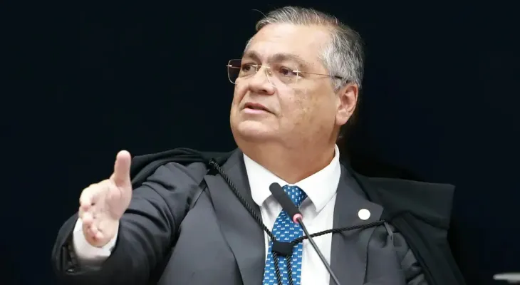 Dino derruba decisão de Mendonça e manda restaurar post de Tabet