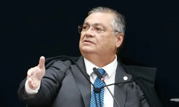 Dino derruba decisão de Mendonça e manda restaurar post de Tabet