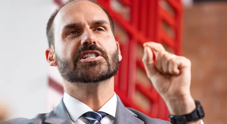 Eduardo Bolsonaro critica ministros do STF após condenação de seu pai