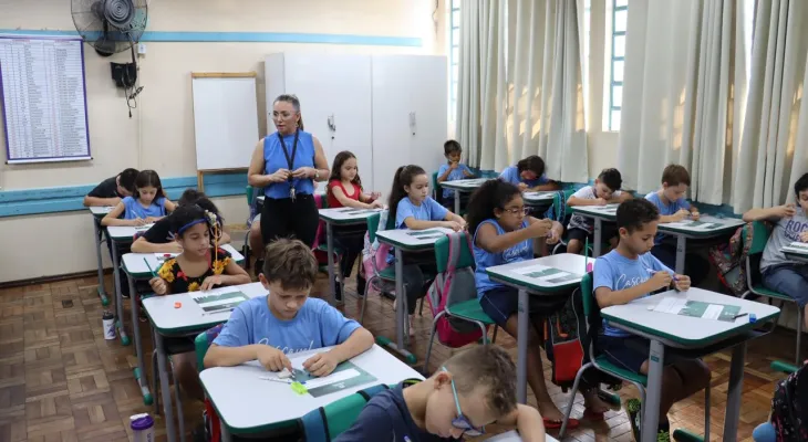 Câmara aprova reajuste salarial de 1,5% para professores da rede municipal