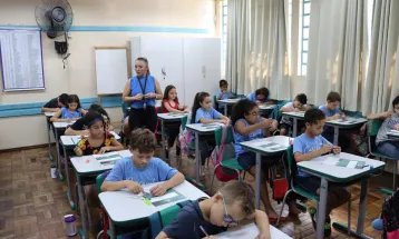 Câmara aprova reajuste salarial de 1,5% para professores da rede municipal