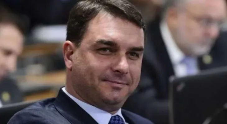 Flávio Bolsonaro busca apoio da União Progressista e diz ter esperança de aliança para 2026
