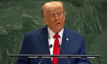 Trump chama conflito com Irã de “insignificante” após morte de 18 militares