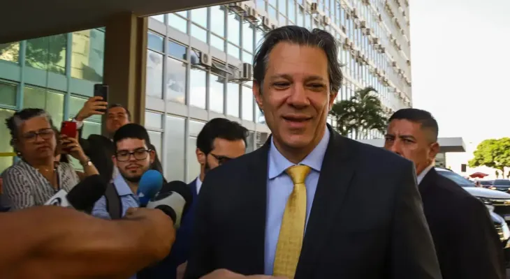 Banco Master é uma pancada no sistema bancário brasileiro, diz Haddad