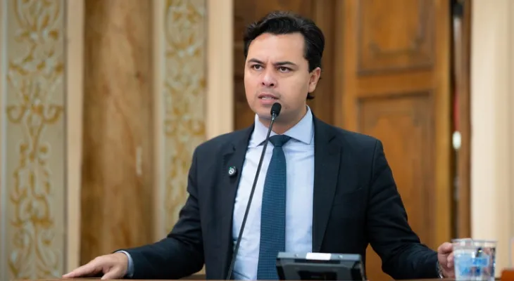 De Curitiba a Brasília: Jeffrey Chiquini transforma sessões legislativas em palco de confrontos políticos
