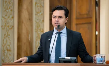 De Curitiba a Brasília: Jeffrey Chiquini transforma sessões legislativas em palco de confrontos políticos