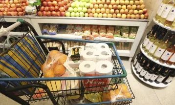 Intenção de consumo das famílias paranaenses recua em maio e permanece abaixo da média nacional