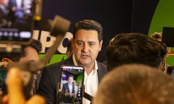 “Governo artificial”: analista político afirma que aprovação de Ratinho Jr é “produzida pela máquina e pelo marketing”