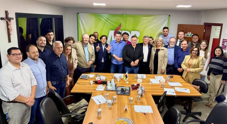 Eleições 2026: De volta à casa: Alvaro Dias “bate martelo” ao MDB
