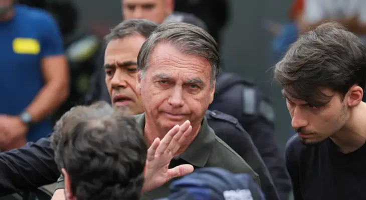 Moraes autoriza Bolsonaro a receber comida especial na prisão
