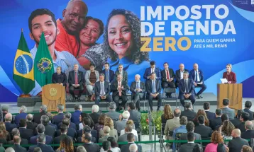 Em ato esvaziado por crise com congresso, Lula sanciona isenção do IR