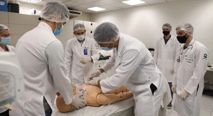 LGU reduz docentes e acende alerta para cursos de Medicina no Paraná