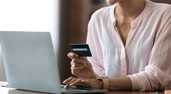 TJ/MS demite servidora que usou cartão de juíza para fazer compras pessoais