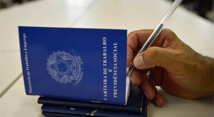 Governo confirma salário mínimo de R$ 1.621 em 2026