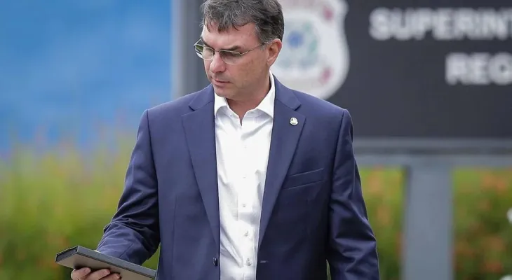 TSE restabelece filiação de Flávio Bolsonaro ao PL e libera registro de candidatura