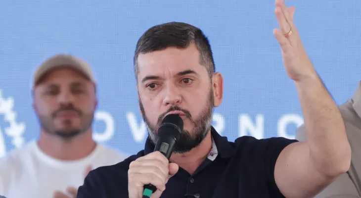 Após colocar tornozeleira eletrônica, Rodrigo Bacellar é solto no Rio
